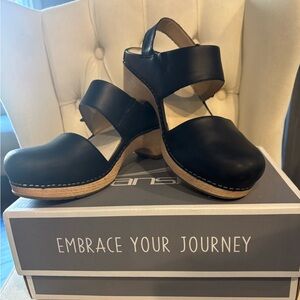 Dansko Lucia Black Leather Mary Jane clogs 39 8 8.5 EUC